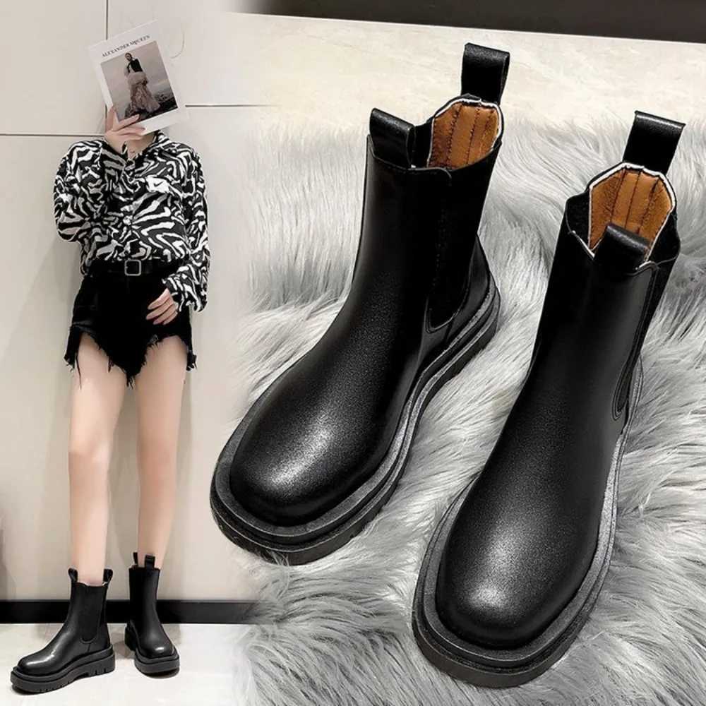 Hot Luxury Women Boots Thick Sole Chelsea Boots Women Flat Casual Boots High Quality Fashion Zapatos De Mujer Shoes for Women W251024