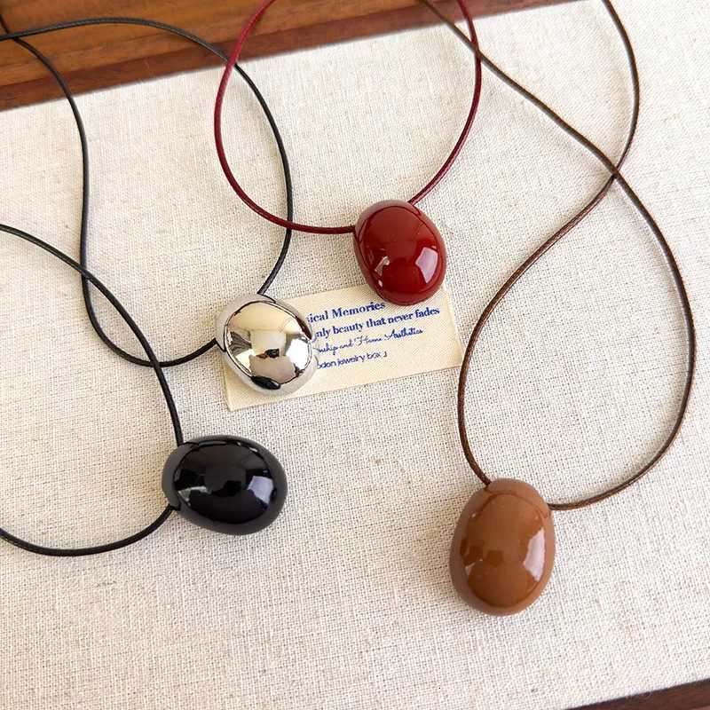 Vintage Metal Oval Pendant Necklace for Women Simple Black Rope Long Adjustable Sweater Chain Jewelry Accories GiftsXJ251024