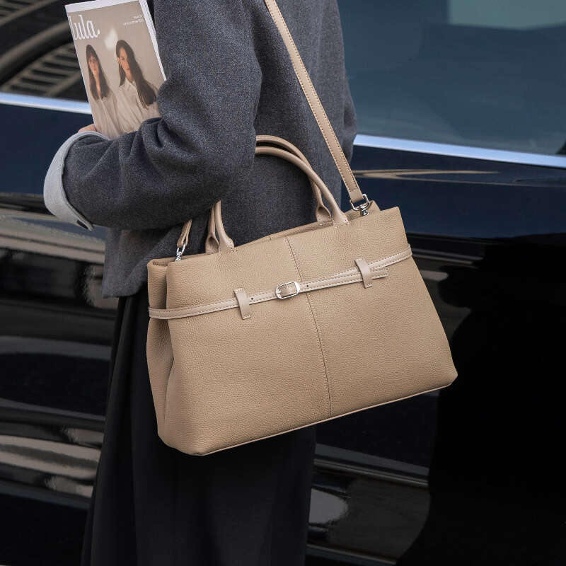 - Capacity, Multi-Compartment Women, Stylish Versatile, With Golden-Tone Hardware, Perfect For Commuting And Everyday Use, Versatile Minimalist Design