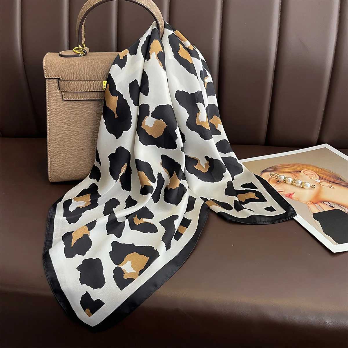 7070cm Leopard Print Silk Square Scarf Wen Scarfs Decorate Neckerchief Decorate Hijab scarf Foard Bandana Neck Tie Y251024