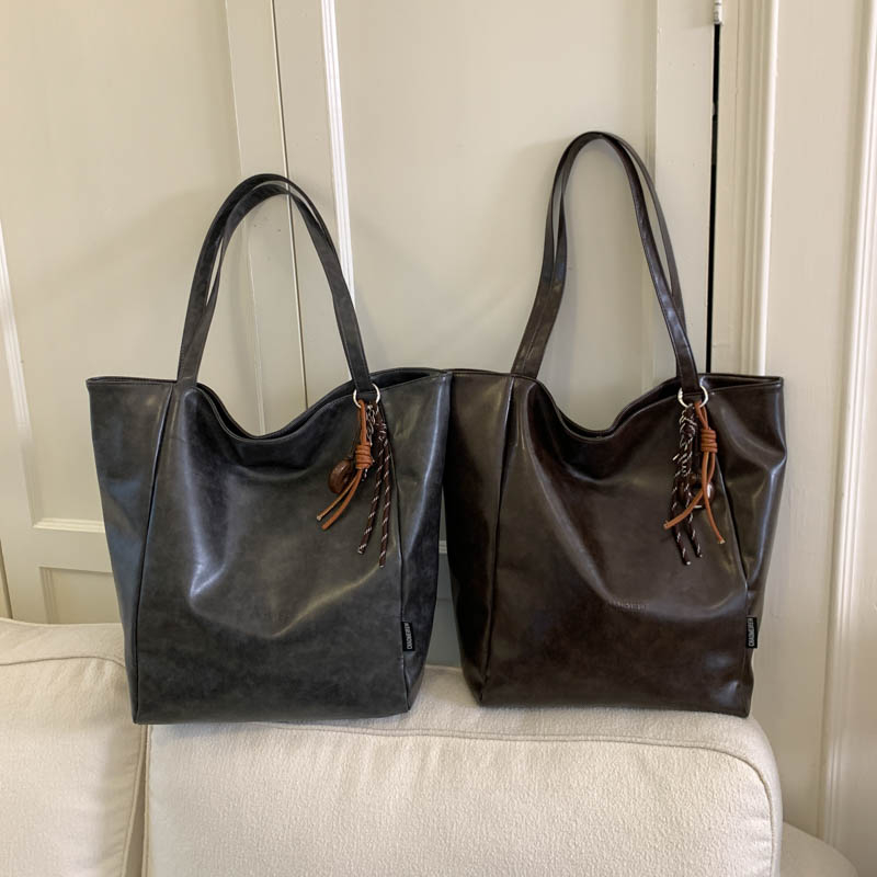 2025 Spring New Women's Large Capacity Handheld Shoulder Bag Exquisite Simple Multi functional Outdoor Commuter Crossbody Bag Fashion Phone Bag