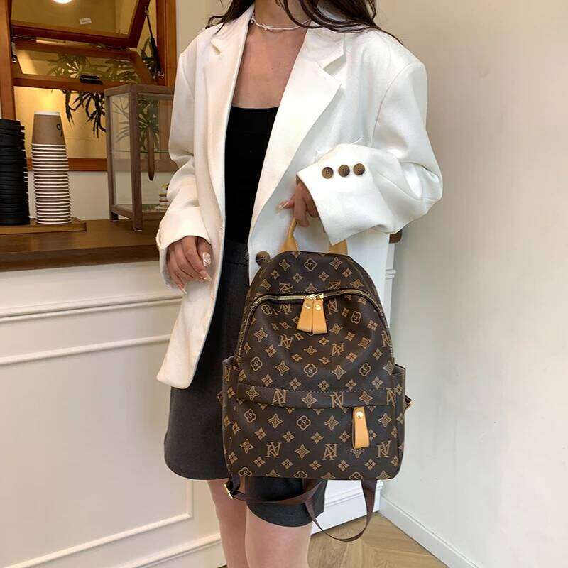 Designer bag Fashionable Ladies Handbag In Leather, Crossbody Bag And Shoulder Bag, Elegant Design By Famous Designer Brand