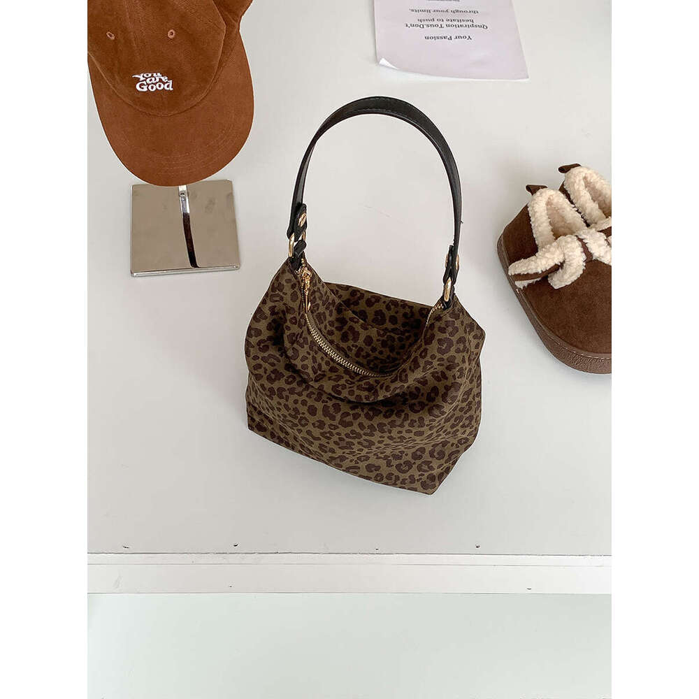 Autumn Winter Handheld Fashion Crossbody For Women Niche High-End Suede Velvet Modern Leopard Print Shoulder Bag B5