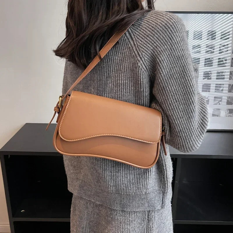 Vintage Leather Crossbody Bags for Women 2024 er Female Small Flap Shoulder Underarm Bag Armpit Handbags and Purses 251023ww