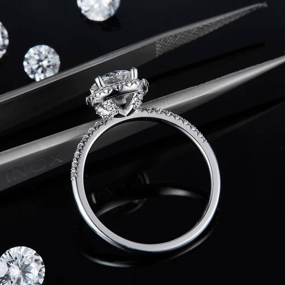 RINNTIN SMR65 Rhodium Plated 925 Sterling Silver Ring Center 10 CT VVS Round Cut Moissanite Engagement Ring