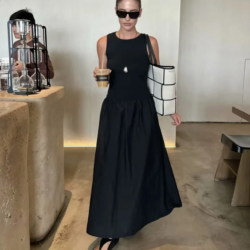 HXAO Knitted Dresses 2025 Woman Sleeveless Black Long Dress Women Bodycon Summer Solid Dresses One Pieces Midi Casual Dresses 251023