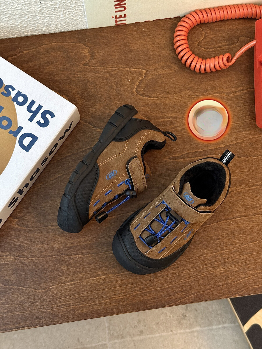 Luminous shoe Velcro outdoor autumn new fashion trend shoes, children's mountain rubber soled hiking shoes, casual children's shoes