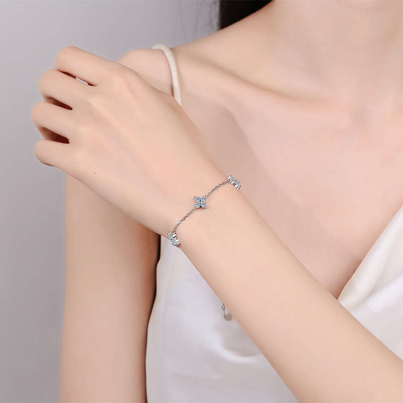 DHCollections-- XDY Pure Sier Plated with PT950 Gold Moissanite Korean Style Minimalist Fashion Six-Pointed Star Bracelet