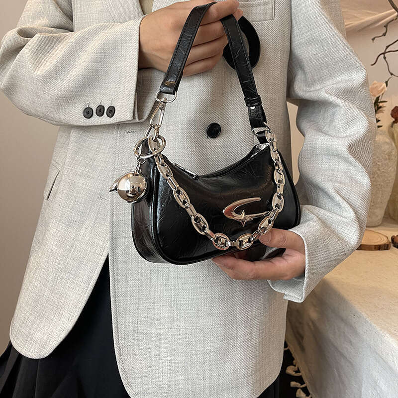 Exquisite Chain Decorated Crossbody Bag 2025 New High-Value Commuter Shoulder Strap 3D Handbag