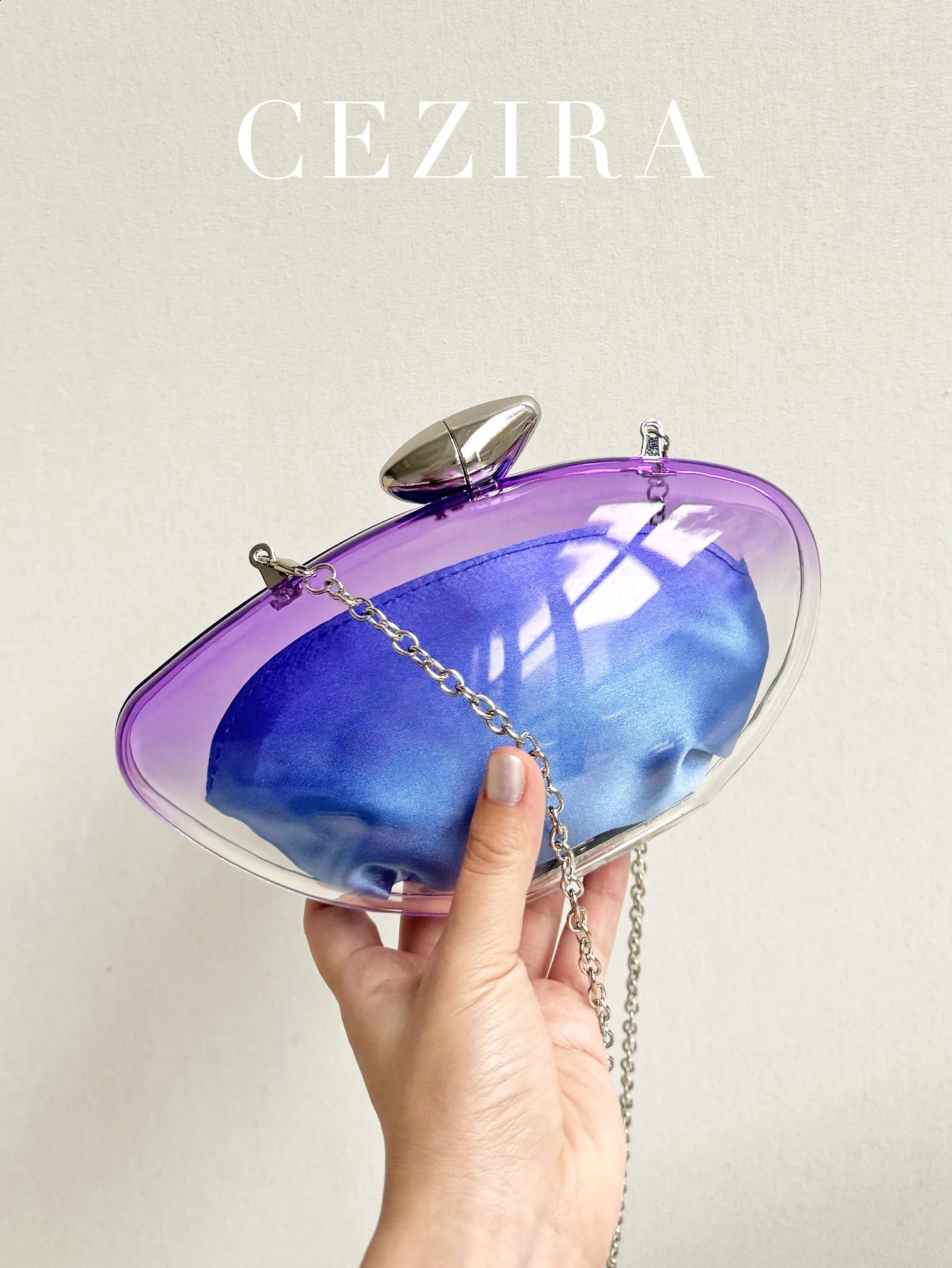 Niche Transparent Acrylic Clutch Handbag Womens Fashionable Gradient Color Evening Bag Gold Metal Chain Crossbody 251023