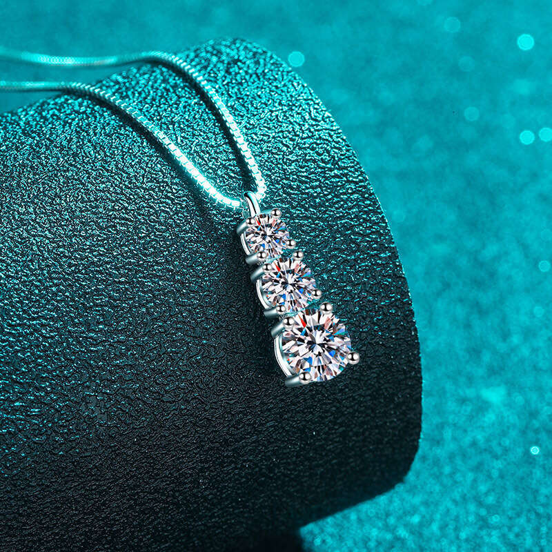DHCollections-- Sterling Sier Plated PT950 Gold Pendant Moissanite Necklace Clavicle Chain