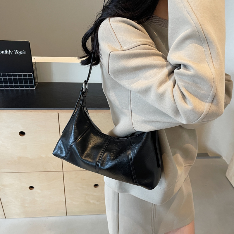 Luxury Brand Designer Bag Oil Wax Leather Crossbody Bag For Women 2025 New Trendy Large Capacity Versatile Shoulder Bag Textured Underarm Bag