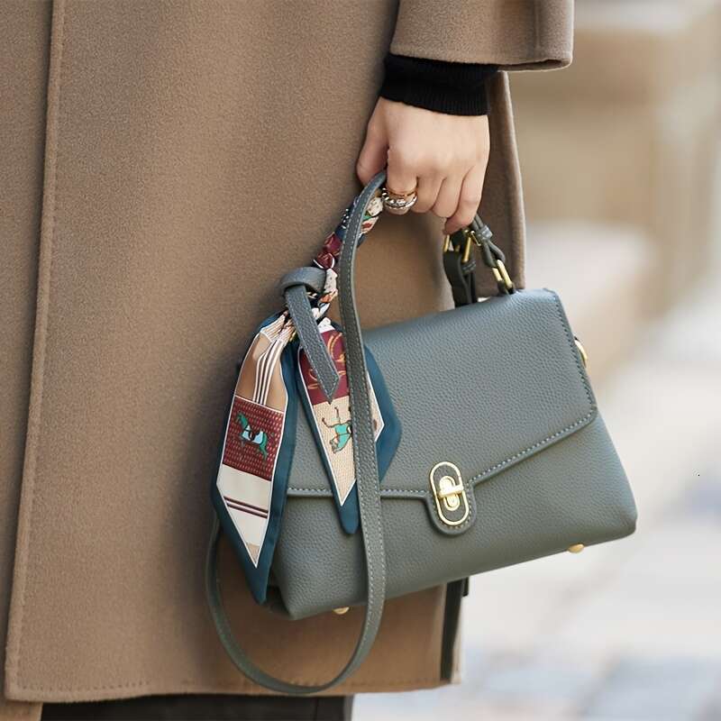 The 2025 New Stylish Versatile Top-Layer Cowhide Handbag Women Exudes A Sense Of , Perfect For Meeting Friends And Everyday Outings.