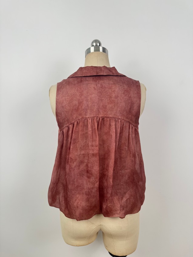 Simple, sophisticated, and elegant silk sleeveless top with a youthful, graceful vibe JYS37083