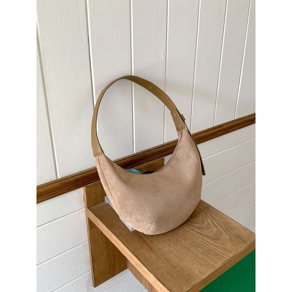 Suede Autumn Style Women's Japanese And Korean Niche Handheld Dumpling Plush Fashion Simple New Single Shoulder Bag For Women B5