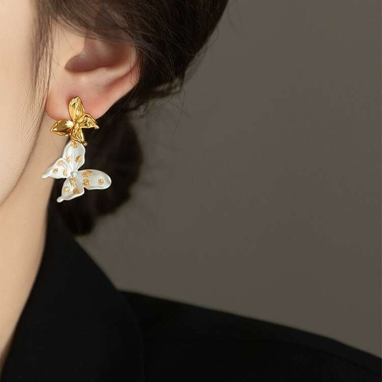 Elegant Butterfly for Women 2025 New Style Face-Slimming Studs Unique Niche Temperament Versatile Earrings