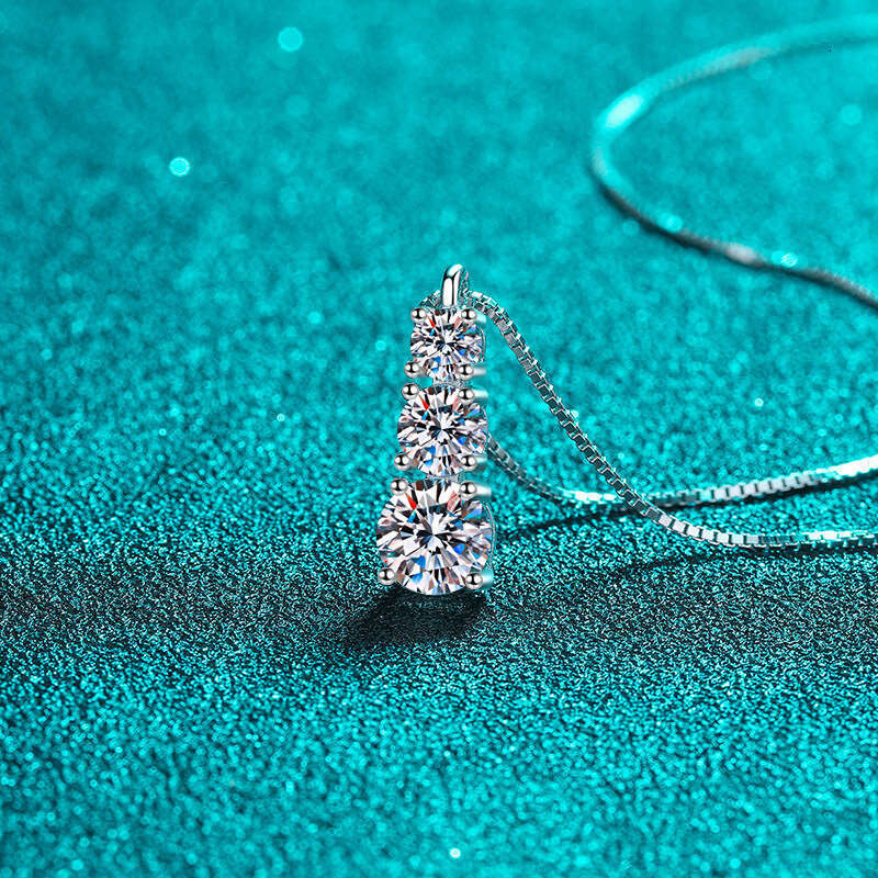 DHCollections-- Sterling Sier Plated PT950 Gold Pendant Moissanite Necklace Clavicle Chain