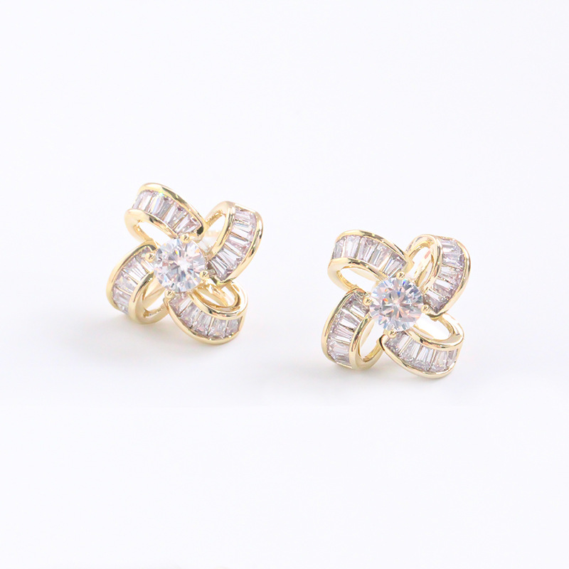 Designer earrings luxury earrings Diamond inlaid zircon earrings simple high-end square twisted and crossed free shipping diamond earrings