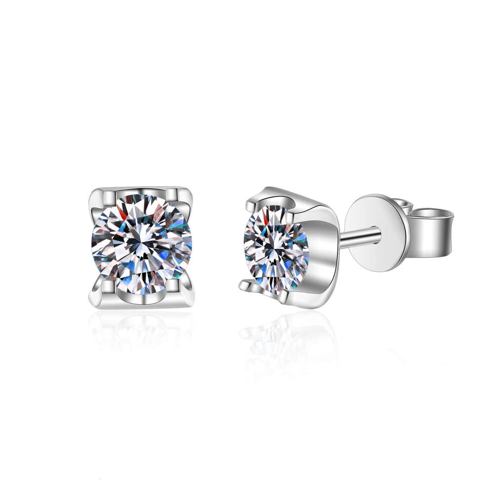DHCollections-- Sterling Sier Earrings for Women, Bull Head Studs, Plated with PT950 Gold, Elegant and Simple Moissanite