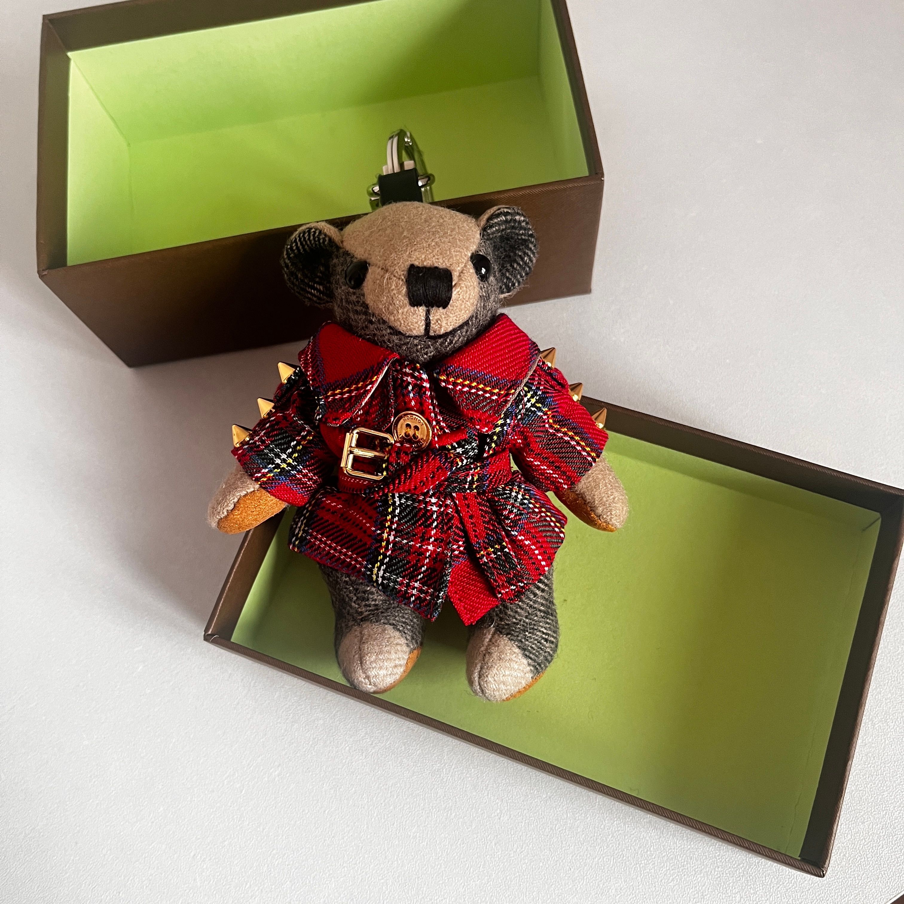 Rings Key chains Luxury Brand Cashmere Teddy Bear Cute Ornament For Bag Charm Accessory Metal Buckle Ring Gift Box Z260627 - view 9