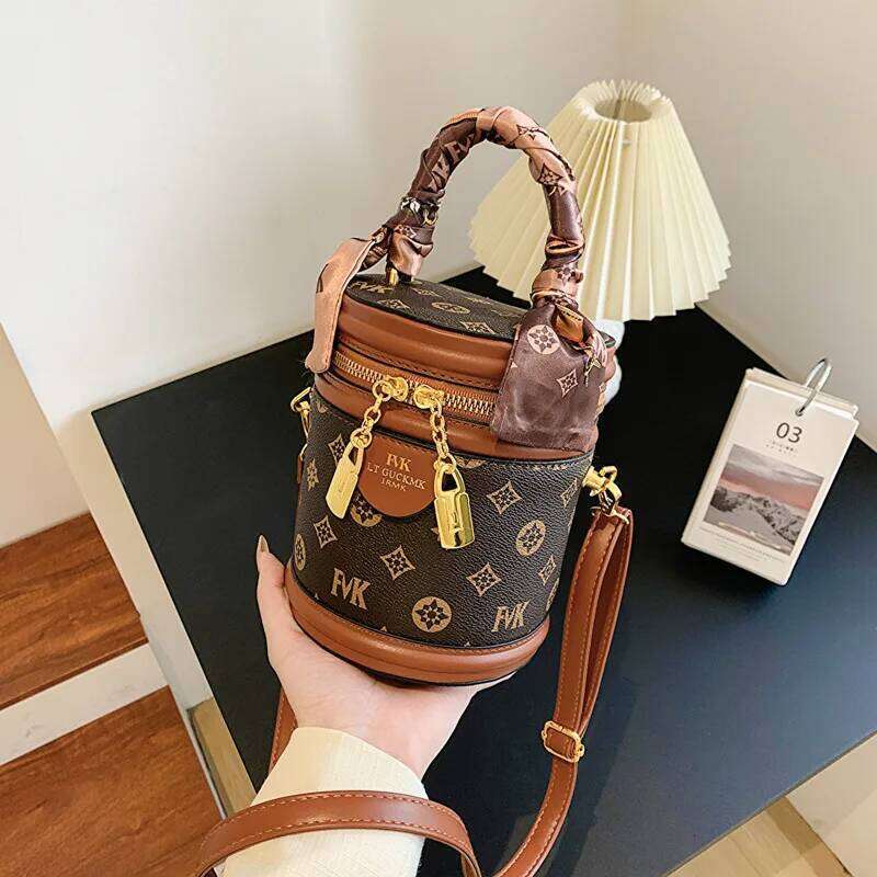 Women's Leather Bucket Designer Zipper Small Handbags Large Capacity Crossbody Shoulder Bag Mobile Zero Wallet B