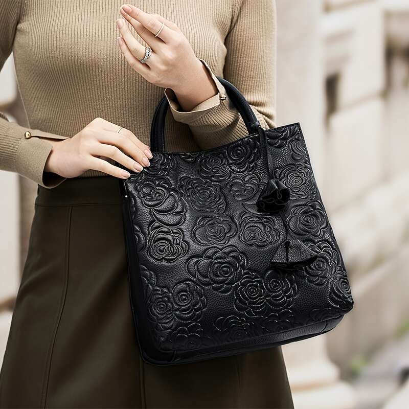 An Elegant Zippered Handbag, Stylish Wo, A Casual Floral-Patterned Handbag For Work.