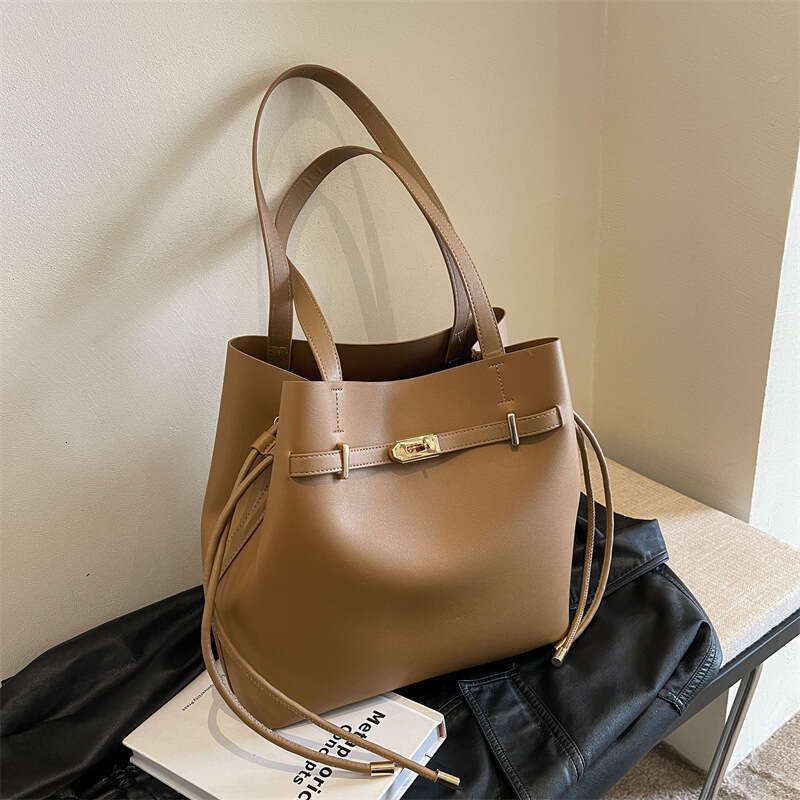 Designer Bag Tote Shoulder Bag New Simple Solid Color Versatile Fashionable Large Capacity Commuter Tote