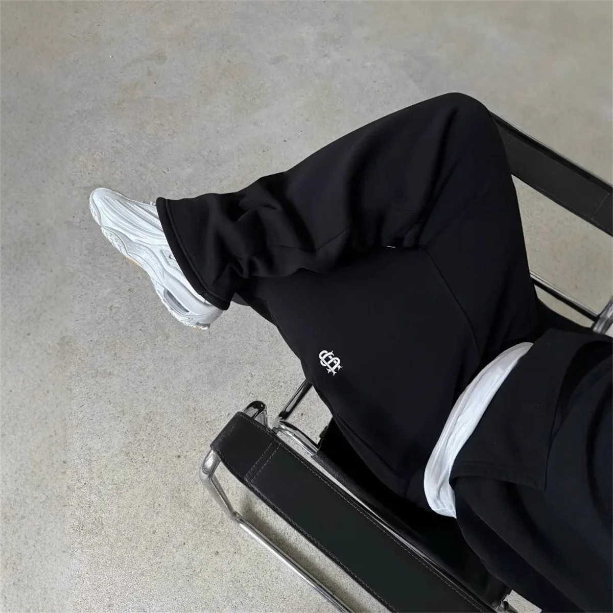 Unisex Tracksuit Pants Y2K Retro Loose Straight Pants Personalized Leg Zipper Embroidery n Hip Hop Harajuku Casual Pants 251020