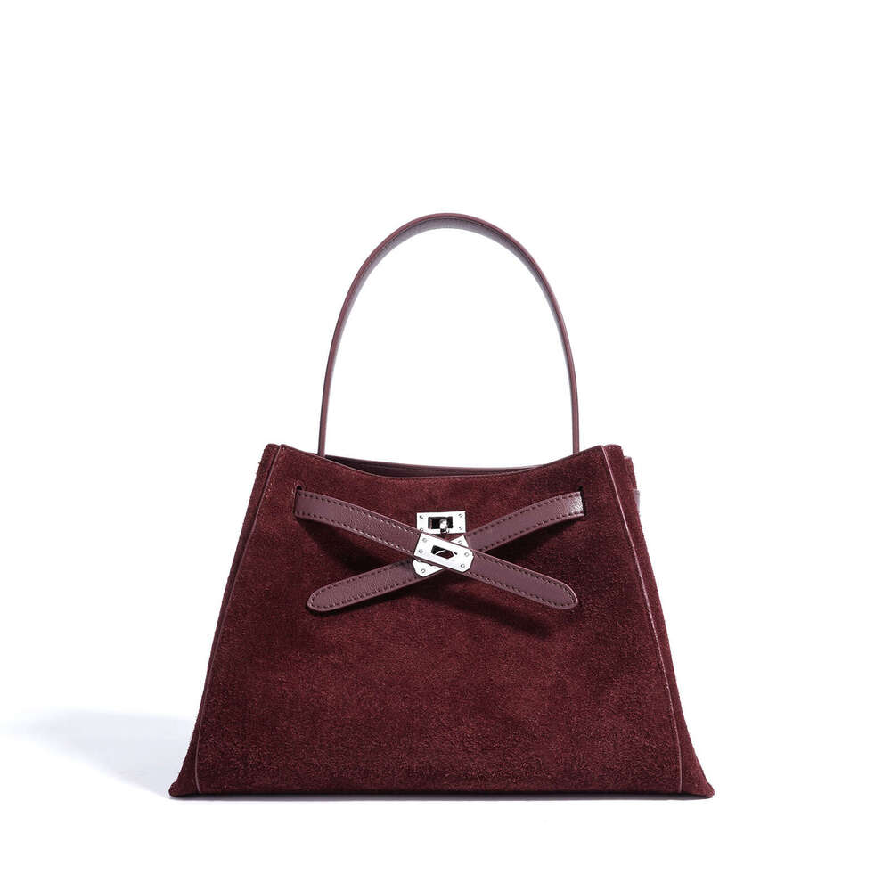 Luxury bag Autumn Niche Design Tote Light Large Capacity Simple Crossbody Handheld Versatile Fashion Shoulder Bag
