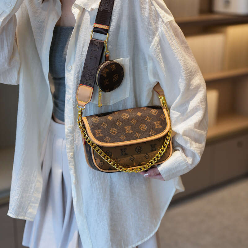 High-end 2025 New Korean Style Nurse Saddle Fashion Versatile Single Shoulder Chain Color-blocking Trendy Crossbody Bag