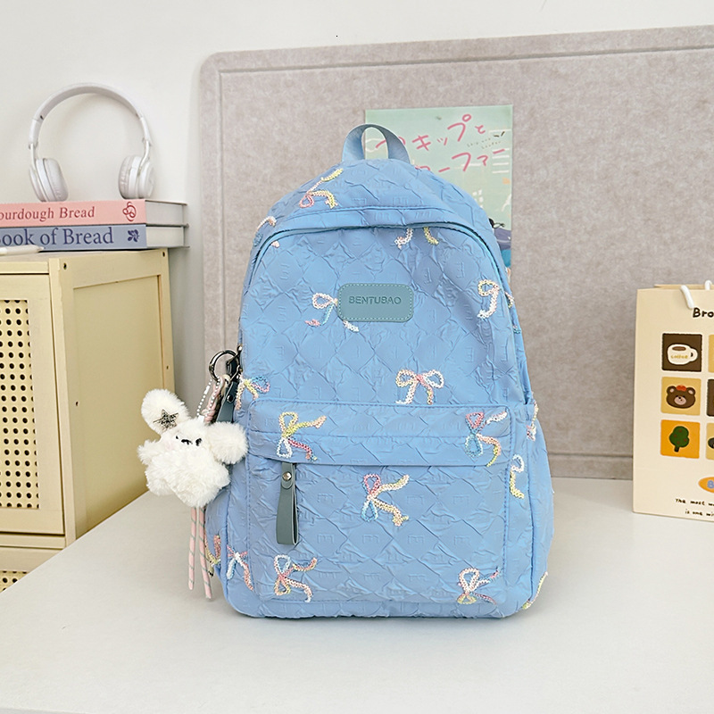 The new designer backpack cartoon backpack is very suitable for middle school girls as a multifunctional large capacity backpack