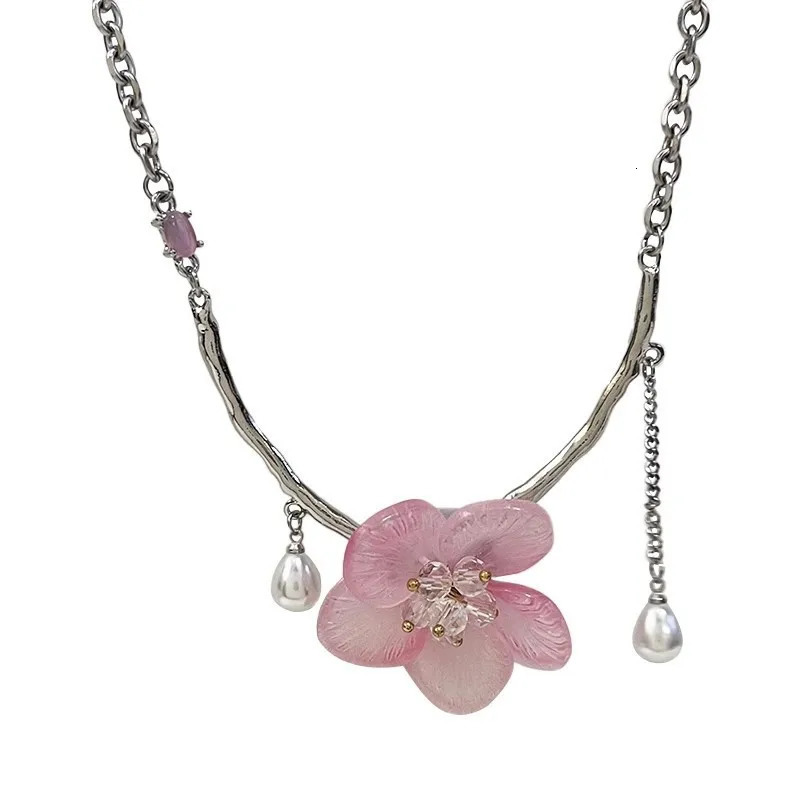 Romantic Niche Pink Sweet Flower Collarbone Chain Versatile Temperament Necklace Womens Pearl Fringe Collarbone Chain 251016