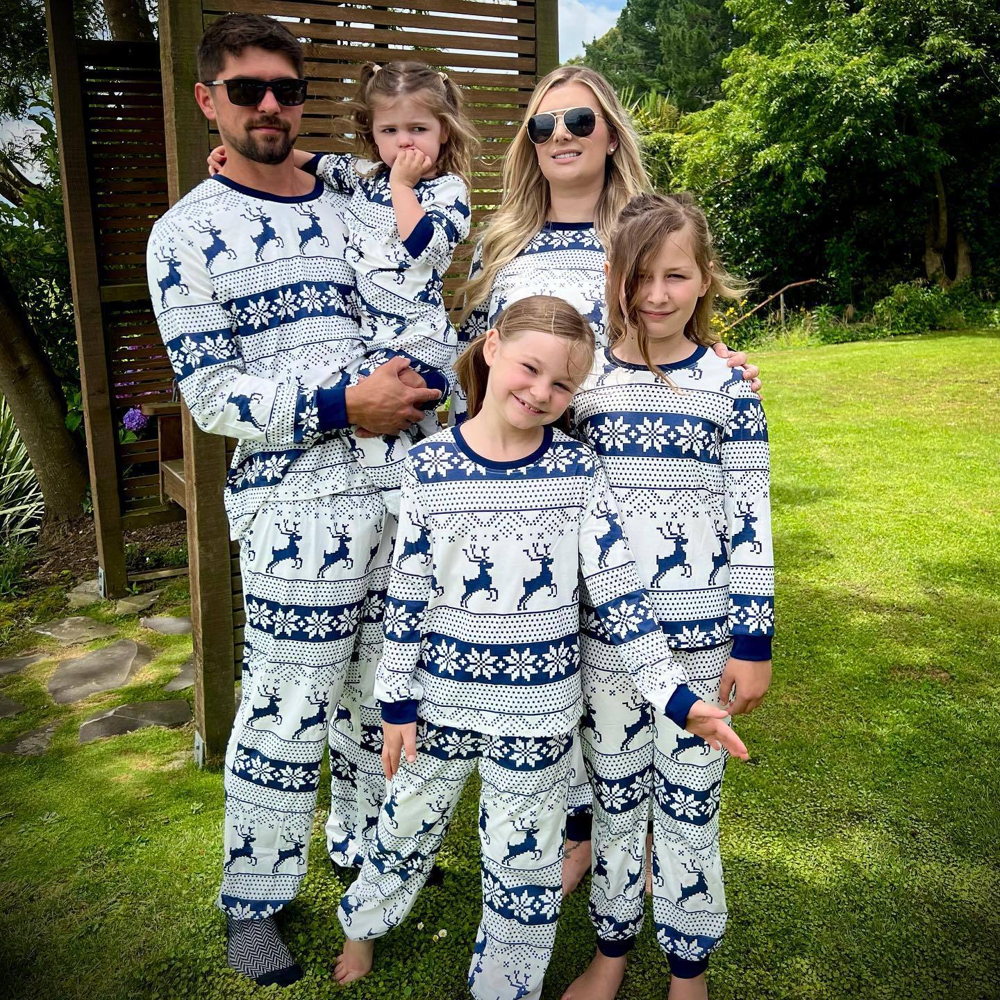 Christmas Theme Pajamas Deer Snowflake Wave Point Printed Family Matching Outfits Autumn Winter Parent Child Homewear Xmas Gifts
