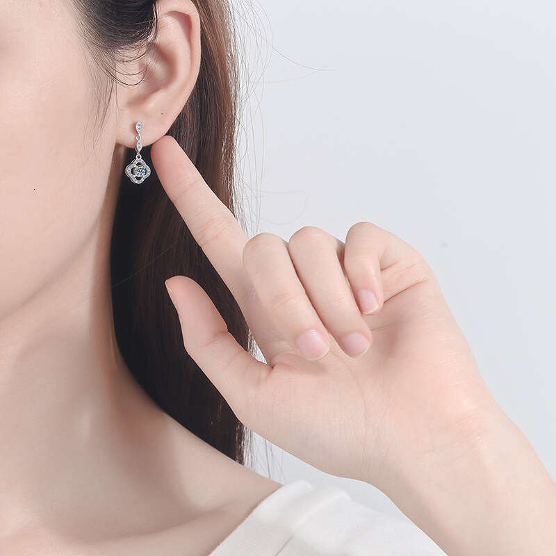 DHCollections-- 2020 New Model S Pure Sier 60 Points Moissanite Earrings Four-Leaf Clover Ear Pendant Versatile Style for School Girls