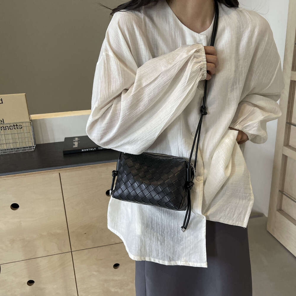 Designer Bags Niche Woven Bag For Women New Trend Versatile Crossbody Bag Soft Surface Quilted Shoulder Underarm Bag