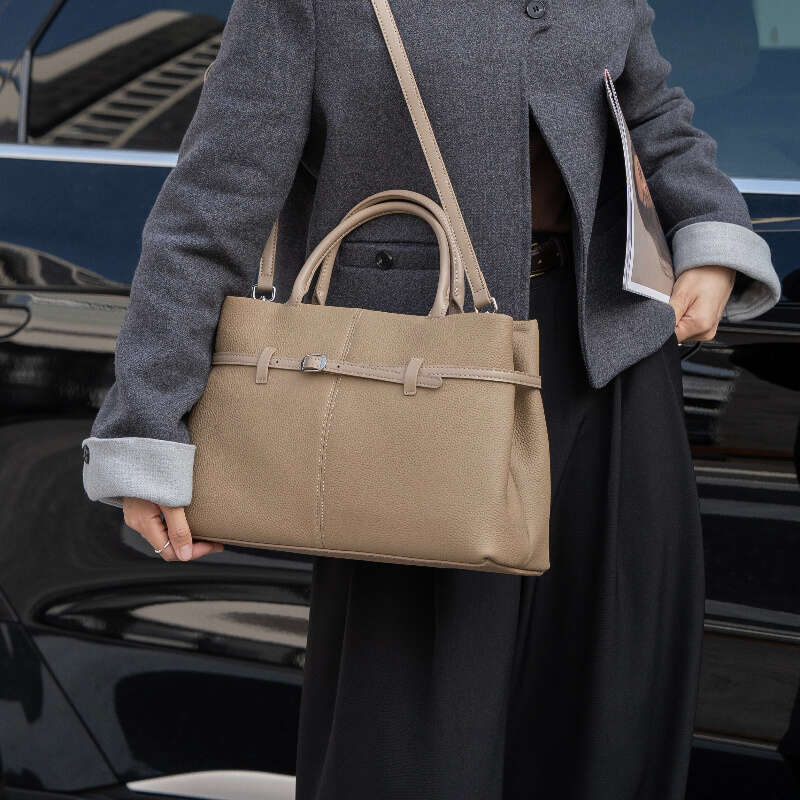 - Capacity, Multi-Compartment Women, Stylish Versatile, With Golden-Tone Hardware, Perfect For Commuting And Everyday Use, Versatile Minimalist Design