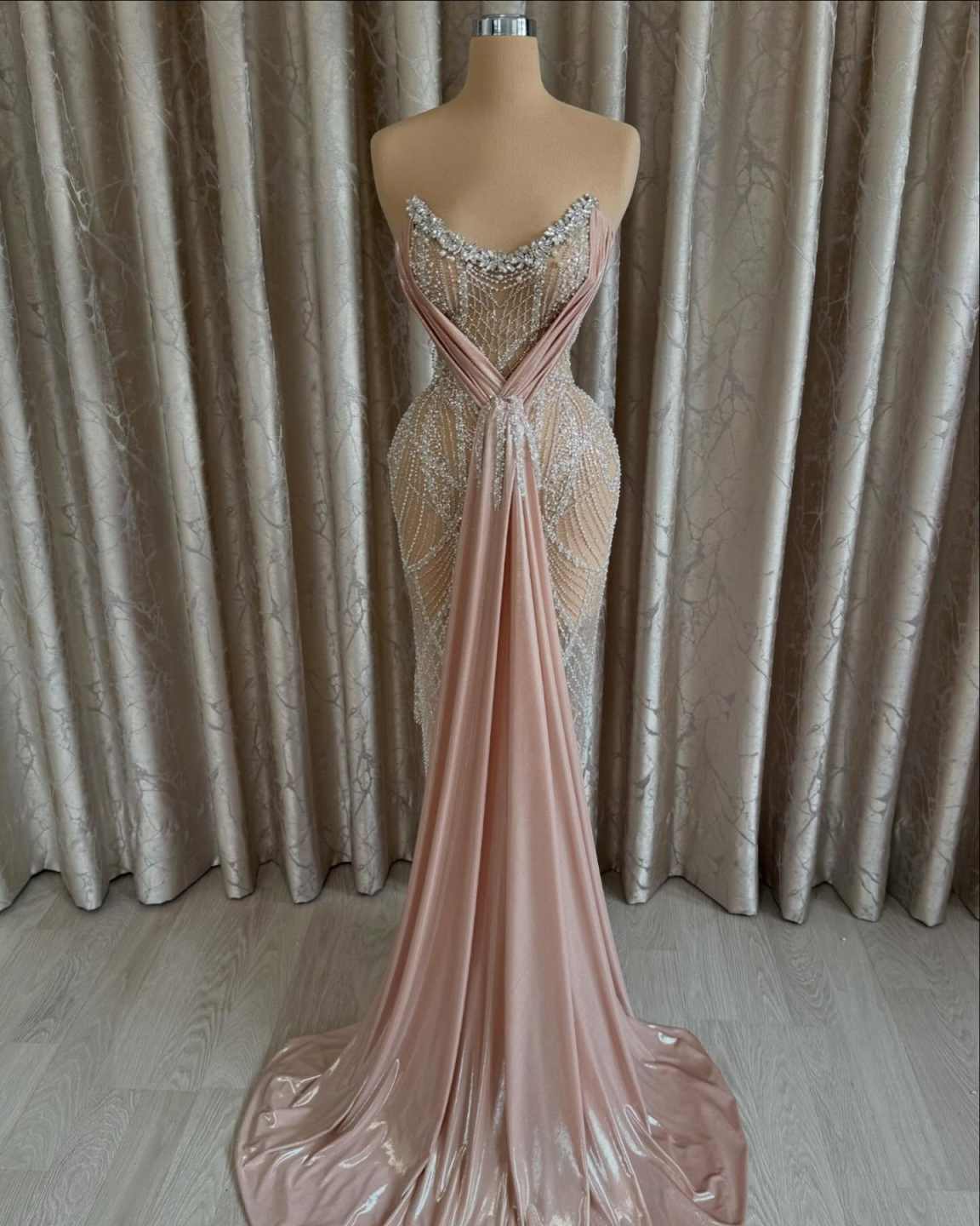 Vintage Beaded Strapless Prom Dresses Sexy Sleeveless Sequined Evening Dress Fashion Floor Length Party Gown Customized