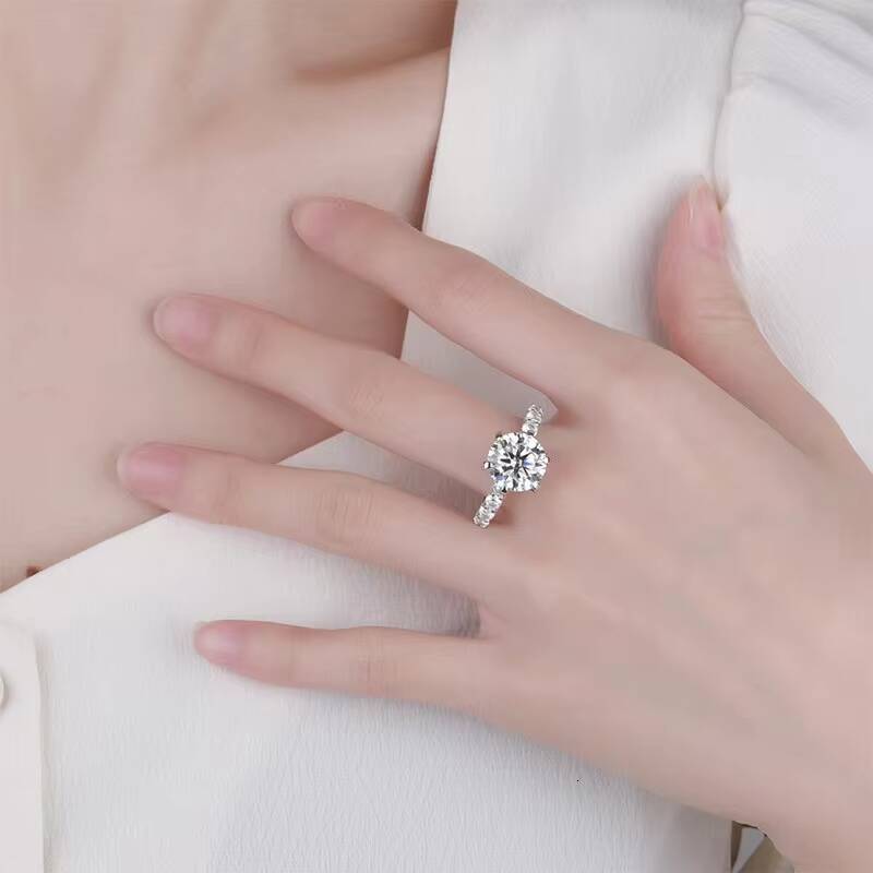 S925 Sterling Silver Plated 18K White Gold Diamond Ring with 30ct VVS Moissanite Fashionable Light Luxury Wedding Ring