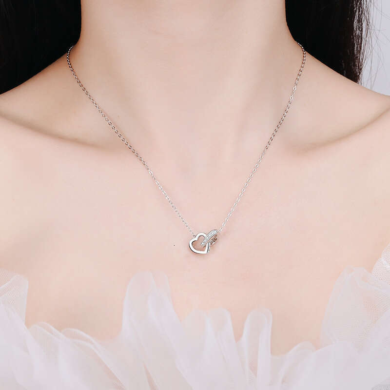 DHCollections-- Heart-to-Heart Moissanite Necklace for Women S Sier Choker Electroplated Rose Gold Clavicle Chain