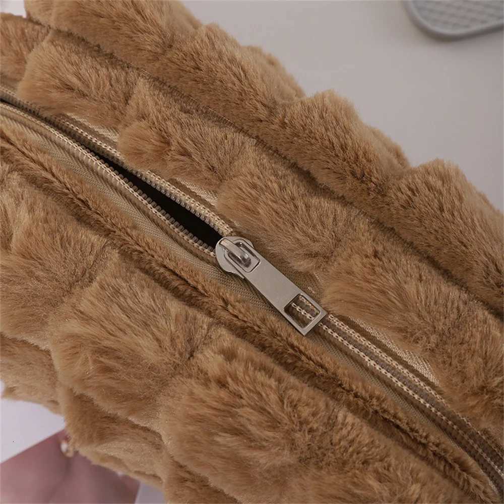 Women Plush Makeup Bag Travel Cosmetic Lipstick Brush Storage Bag Zipper Large Solid Color Toiletry Bag Make Up Washing PouchT251024