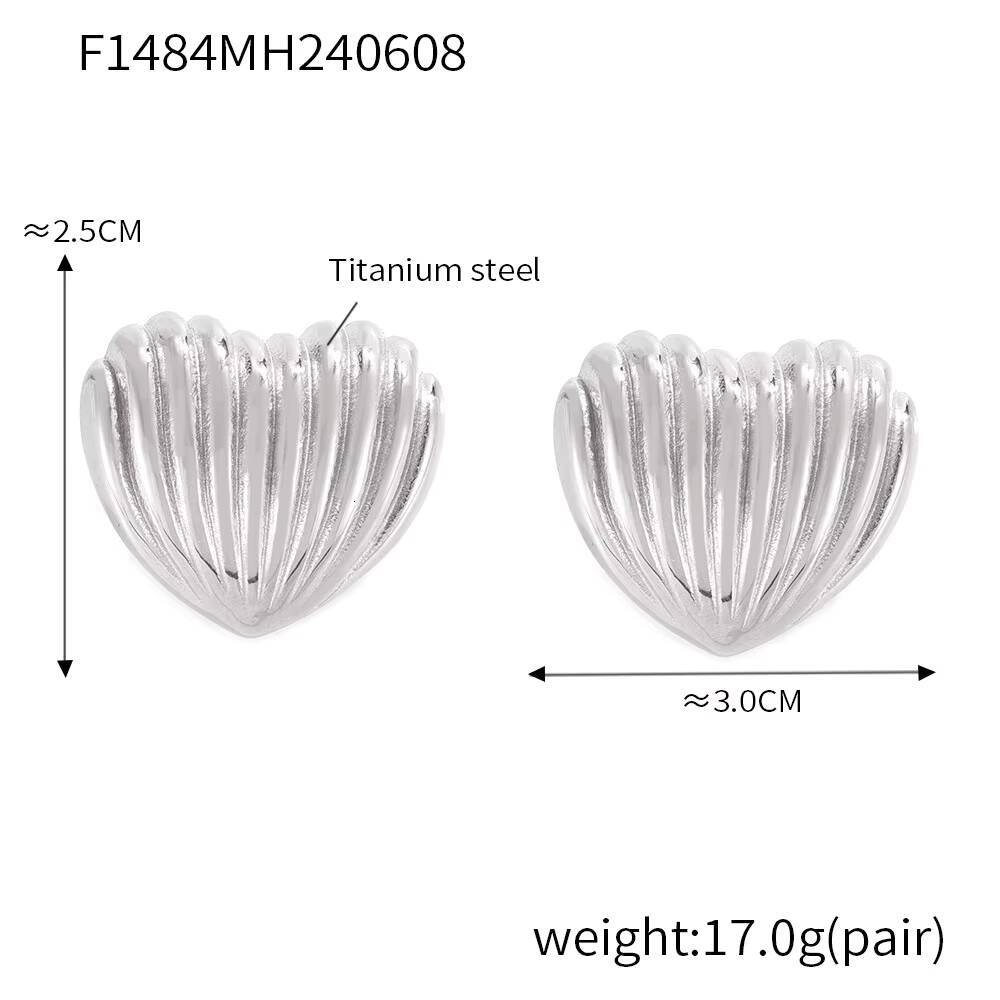 Elegant Ladies Large Stud Earrings Vintage Line Texture Heart Design Fashionable 18K Gold Plated Stainless Trendy Geometric