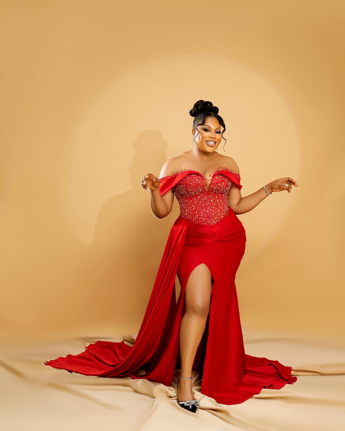 2025 Red Mermaid Prom Dresses Beaded High Split Satin Sheer Neck Evening Formal Party Second Birthday Engagement Gowns Plus Size Dress For Special Occ