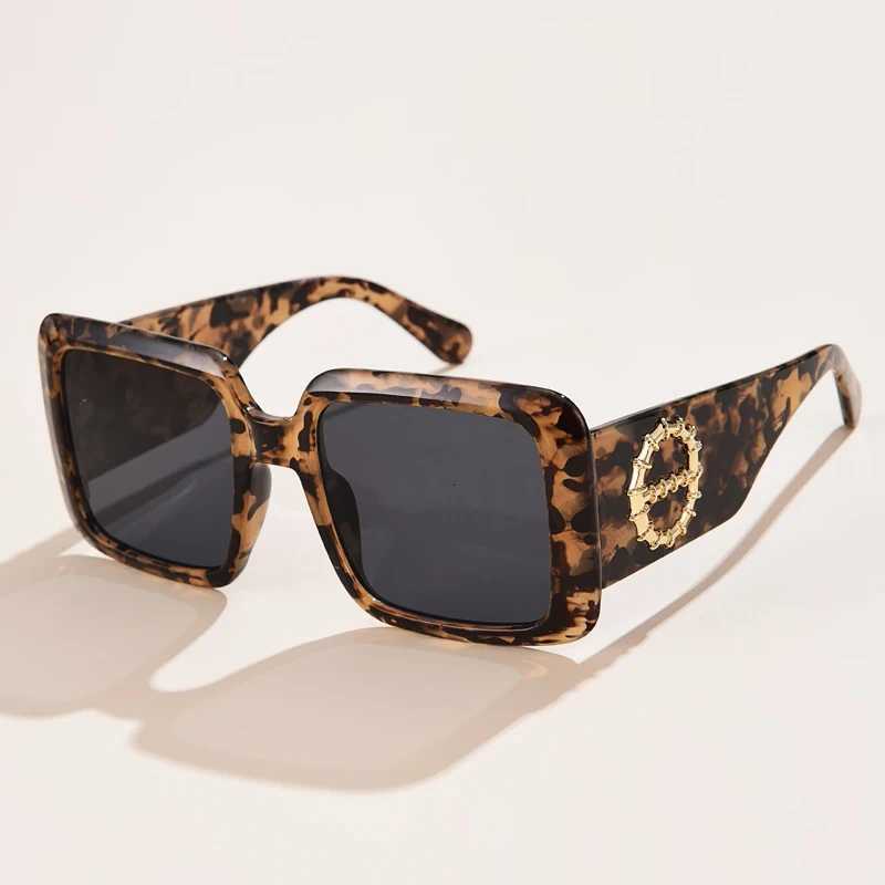 13 Sets Square Frame Wide Legs Women Sunglasses Brand Design Summer Driving Sun Glasses Fashion Vintage Male Ladies EyewearT251024