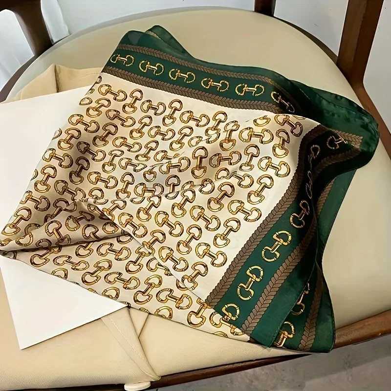 Elegant Ladies Soft Satin Square Scarf Fashionable Green Round Scarf Soft Woven Fashion Accory Versatile Neck Wr Y251024