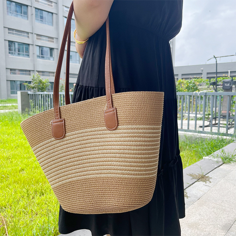 2025 New Straw Woven Women's Large Capacity Woven Shoulder Bag Designer Fashion Beach Handbag