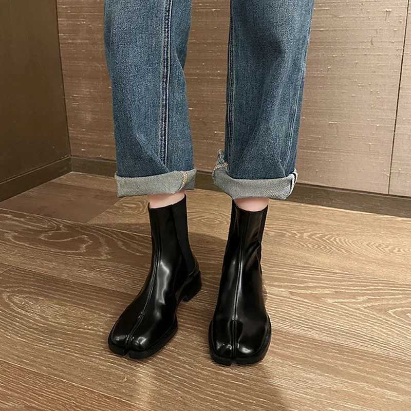 Retro Split Toe Ankle Boots Woman ShinyMatte Leather Shoes Tabi Ninja Chelsea Botas Mujer Low Heels Trotters Booties Winter W251024