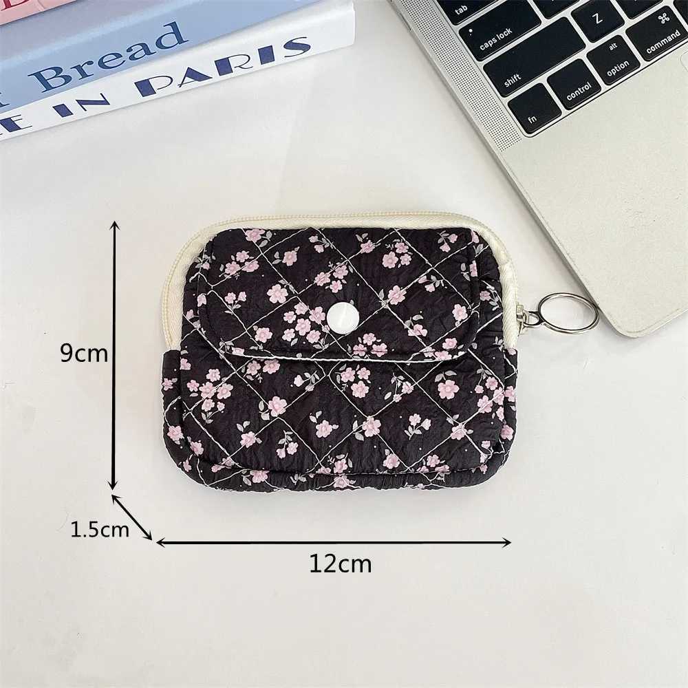 Cute Cartoon Small Travel Cosmetic Lipstick Earphone Card Portable Storage Bag Purse Women Gift Pouch In Make up Bags OrganizerT251024