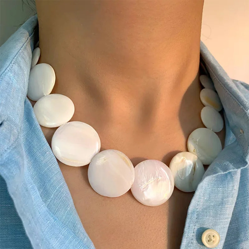 Vintage Natural Shell Choker Round Necklace for Women Girls Bohemia Summer Travel Handmade Holiday Jewelry Accessories 251016