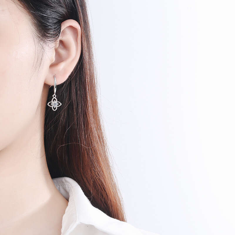 DHCollections-- Straight Sier Plated PT950 Gold Ear Hook Simple for Women 10 Points Moissanite Four-Leaf Clover Earrings