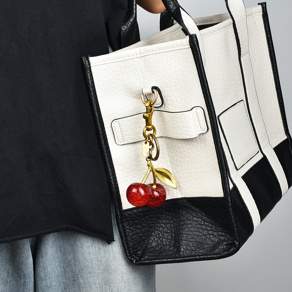 Red Cherry Keychain designer keychain accessories bag cherry charm chain designer keychain jewelry handbags women's exquisite charm keyring Pink